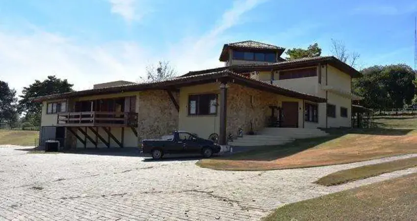 Sítio 33 Alqueires, Casa Sede Triplex 1500m2, 5 Dormitórios, 5 Suítes, 1 c/ Closet, Área de Lazer Completa, Piscina Coberta, 5 Represas com Peixes