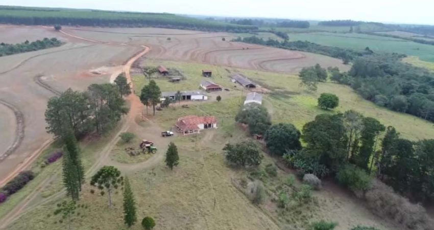 Fazenda de luxo à venda em Pardinho-SP, Zona Rural: 3 quartos, 2 suítes, 3 salas, 3 banheiros, 3 vagas. Área de 2.516.800,00 m².