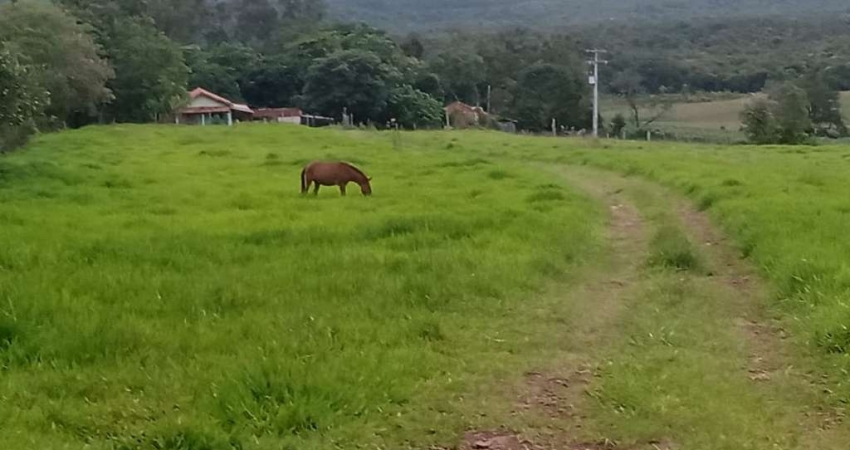14 Alqueires região Angatuba SP com casa simples bão água luz, ótima localização, 10 km Angatuba por estrada cascalhada Oportunidade...