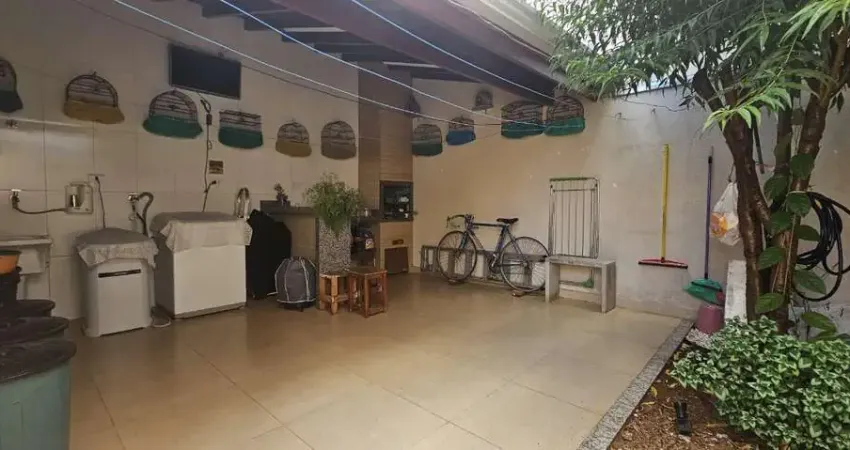Imperdível casa à venda em Nova Odessa-SP, Jardim Santa Rosa: 2 quartos, 1 suíte, 2 salas, 2 banheiros, 2 vagas de garagem, 144,85m²!