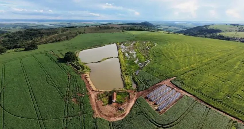 EXCELENTE FAZENDA A VENDA EM AVARÉ - SP ??   Área Total: 86 Alqueires ou 208,5 hectares, vermelho argiloso corrigido, a 850 metros de altitude.  Aproveitamento: 80% da área é cultivável, ideal para ag