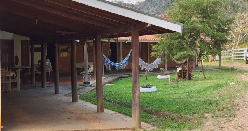 FAZENDA NA PECUÁRIA A VENDA NO ESTADO DO PARANÁ - PR ??    Área Total: 421 Alqueires ou 1.018 Hectares   Pastagem: 70%   App e Reserva: 30%   Topografia: Ondulada a Acidentada   Solo: Argiloso e Misto