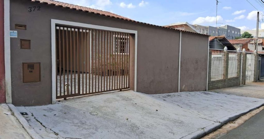 Casa à venda no Jardim Capivari em Campinas SP  Valor venda: R$585 mil Valor IPTU: R$849 a.a  Casa: 259 m² Terreno: 300 m² 3 quartos Vaga:  4 veículos
