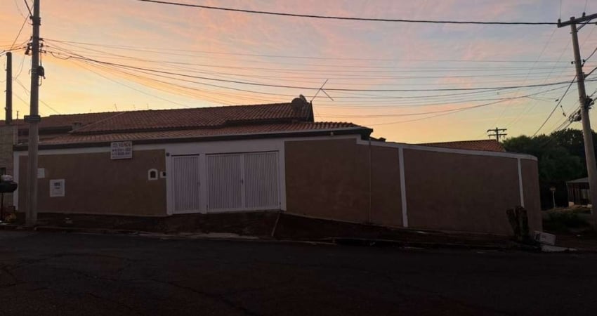 Imperdível: Casa à venda em Campinas-SP, Parque Via Norte - 3 quartos, 1 suíte, 1 sala, 2 banheiros, 5 vagas, 480m²!