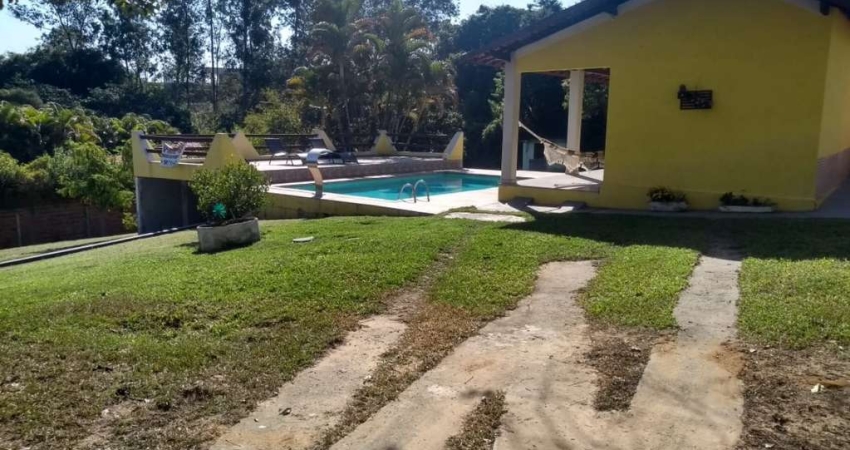 Chácara em Condomínio à Venda em Campinas-SP  2 quartos, 1 suíte, 1 sala, 1 banheiro, 2 vagas na Serranila  90m².