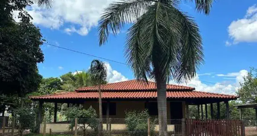 Oportunidade única: Fazenda de luxo à venda em Área Rural de Luziânia-GO, com 3 quartos, 3 salas, 2 banheiros e 3 vagas de garagem.