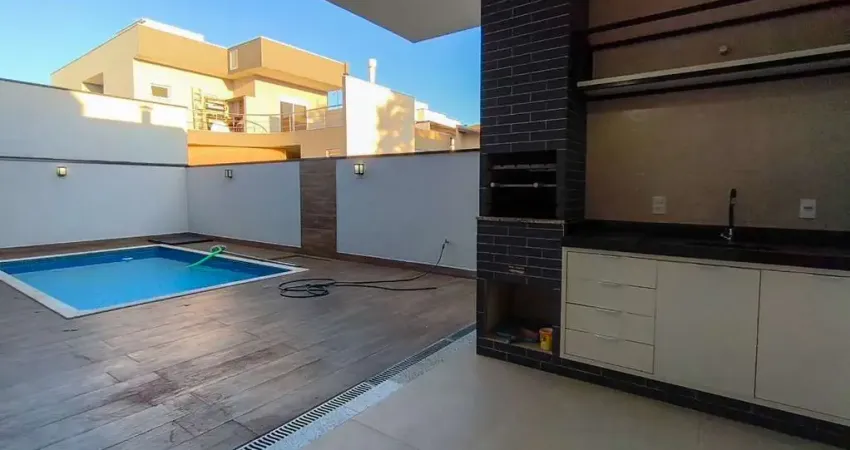 Casa em Condomínio à Venda em Hortolândia-SP  3 Quartos, 1 Suíte, 3 Salas, 2 Banheiros, 4 Vagas de Garagem  165m² de Área.