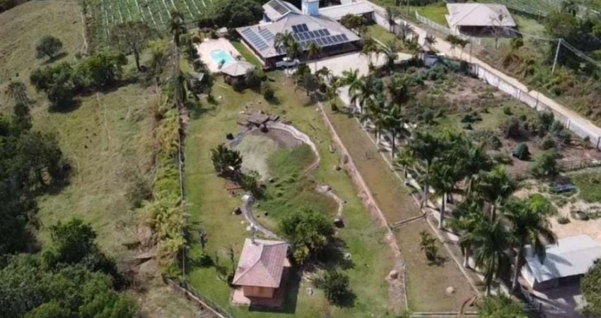 *EXCELENTE SÍTIO A VENDA EM ITAPETININGA - SP* ??   Formação: Pastagem, Leiteiria e Lazer   Área Total: 29,04 Hectares ou 12 Alqueires   Pastagem: 19,4 Hectares ou 8 Alqueires   Topografia: Ondulada  