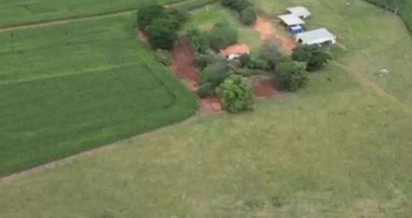 *EXCELENTE FAZENDA A VENDA EM ITAPORANGA - SP* ??   Formação: Agricultura e Pecuária Bovina   Área Total: 128 Alqueires  Agricultura: 115 Alqueires  Restante: Pasto, App e Reserva   Topografia: Plana 