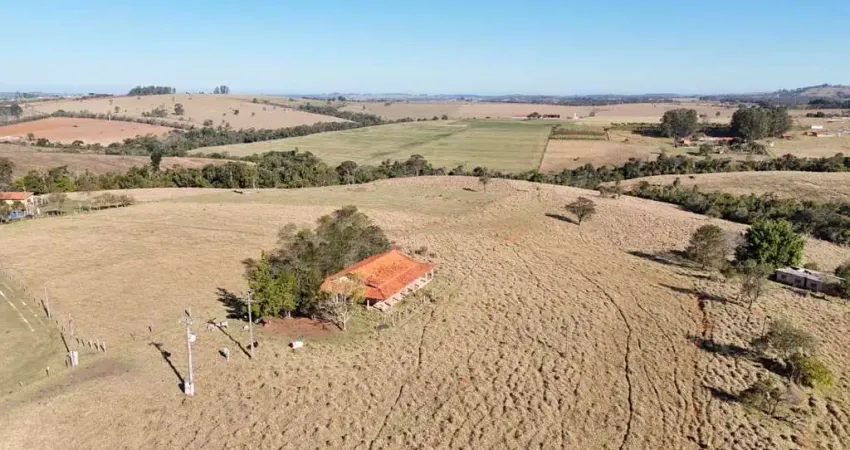 *EXCELENTE SÍTIO A VENDA EM ITAPETININGA-SP* ??   Área Total: 16,5 Alqueires   Pastagem: 14 Alqueires   Topografia: Plana e Leve Ondulação   Solo: Misto de Cultura   Hidrografia: Ribeirão e Poço   Ben