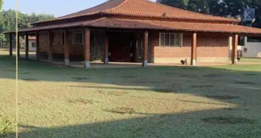 Sítio à venda no centro de quadra-sp: 6 quartos, 2 salas, 2 banheiros, 4 vagas de garagem, 169.400m² de área. aproveite!