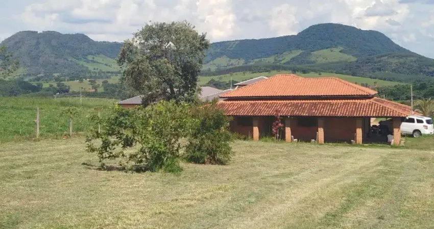Chácara em Condomínio à Venda em Bofete-SP - 2 Quartos, 1 Sala, 1 Banheiro, 2 Vagas de Garagem - Imperdível!