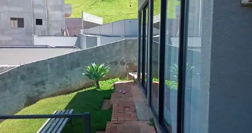 Casa de Luxo em Condomínio: Venda ou Locação em Atibaia-SP, Estância Parque. 3 Quartos, 3 Suítes, 2 Salas, 4 Banheiros, 4 Vagas, 200m².