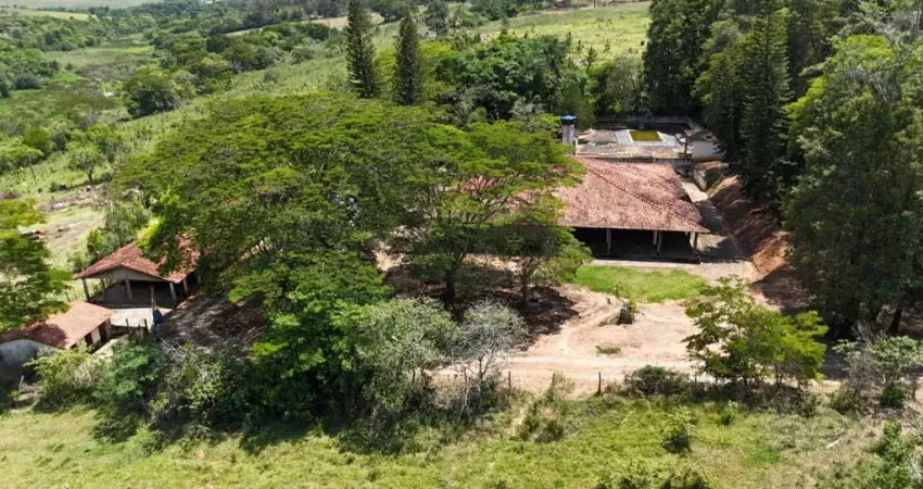 *EXCELENTE SÍTIO A VENDA NA REGIÃO DE ITAPETININGA-SP* ?? Área Total: 10 Alqueires Pastagem: 8 Alqueires Topografia: Semi Plana e Leve Declive P/Água Hidrografia: Nascentes e Ribeirão Benfeit