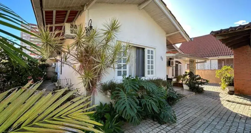 Casa para Venda em Joinville, Anita Garibaldi, 3 dormitórios, 1 suíte, 2 banheiros, 3 vagas