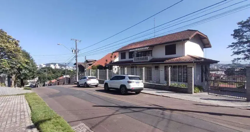 Casa para Venda em Joinville, Saguaçu, 3 dormitórios, 1 suíte, 4 banheiros, 4 vagas