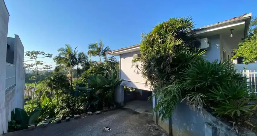 Terreno para Venda em Joinville, América, 3 dormitórios, 1 banheiro, 2 vagas
