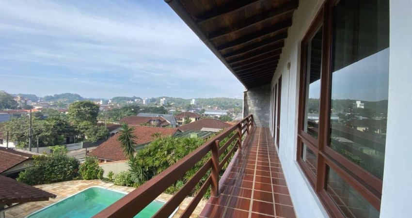 Casa para Venda em Joinville, Anita Garibaldi, 4 dormitórios, 1 suíte, 3 banheiros, 3 vagas