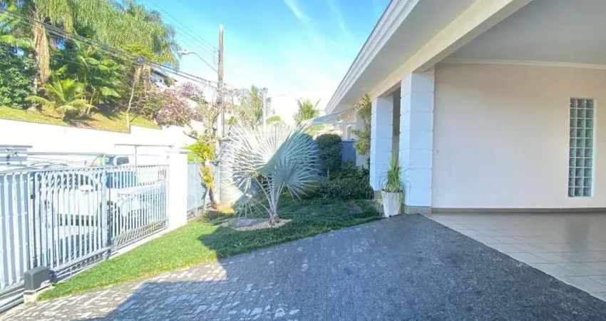 Casa para Venda em Joinville, América, 3 dormitórios, 1 suíte, 2 banheiros, 4 vagas