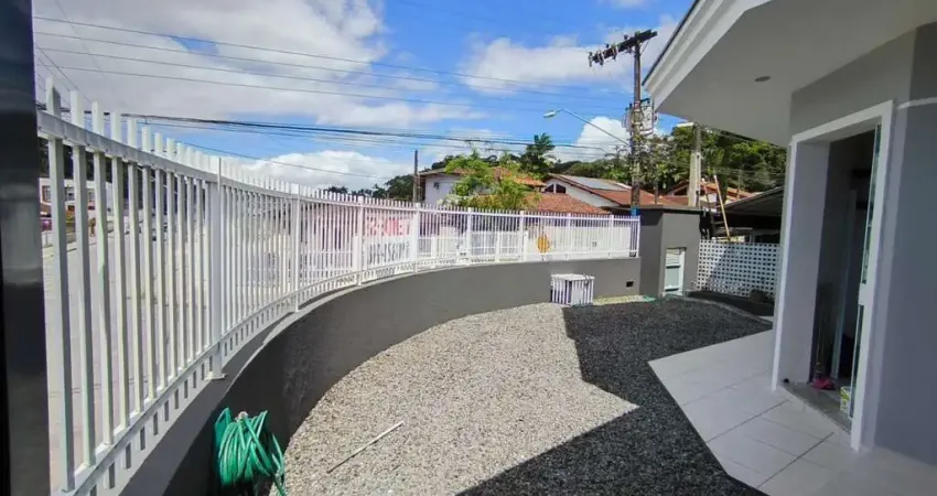 Sobrado para Venda em Joinville, Glória, 4 dormitórios, 3 suítes