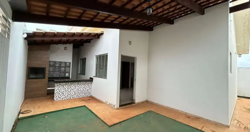 Casa à Venda no Bairro Afonso Queiroz, Patos de Minas - 3 Dormitórios e Espaço Gourmet