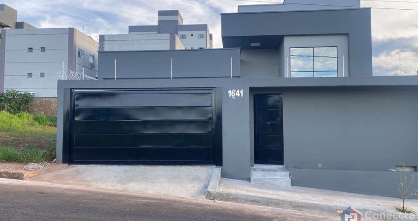Casa à Venda no Bairro Laranjeiras – 2 Quartos, Garagem Coberta e Terreno de 300m² em Patos de Minas