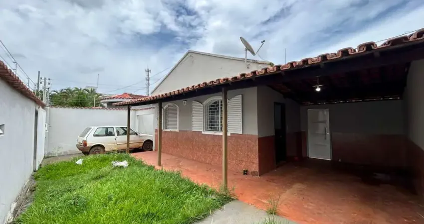 Casa à Venda na Várzea – Espaçosa, Murada e Bem Localizada!
