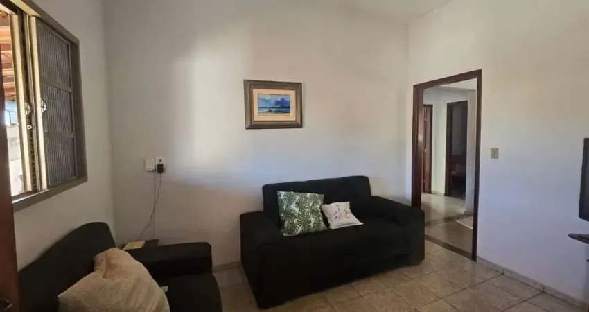 Casa à Venda no Bairro Nova Floresta – Patos de Minas | Esquina, 2 Quartos, Permuta