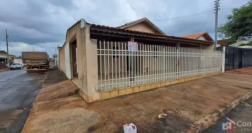 Casa de Esquina à Venda no Alvorada – Patos de Minas | 3 Quartos e Área para Veículos