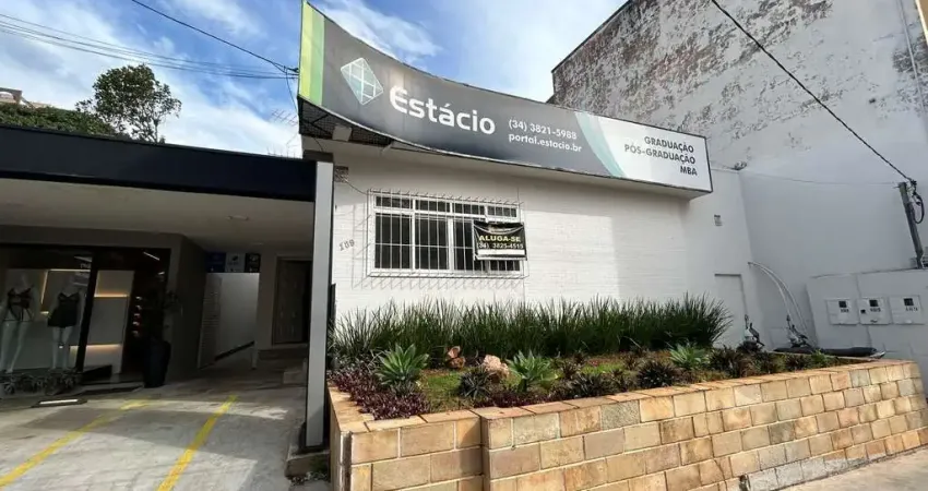 Ponto Comercial para Locação no Centro de Patos de Minas - 06 Salas, Recepção e Sala de Espera
