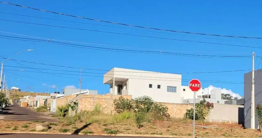 Lote à venda no Afonso Queiroz – Patos de Minas, 220m²