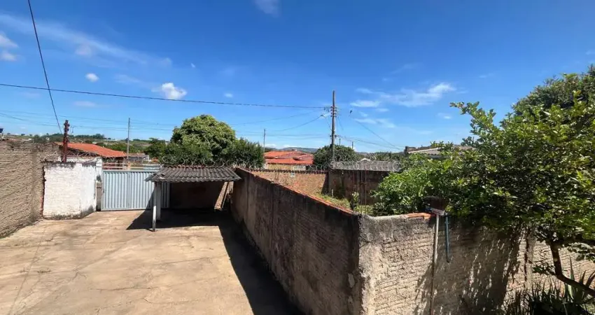 Casa à venda no bairro vila rosa em patos de minas-mg com amplo terreno oportunidade: casa com 2 quartos e 382,9m² de terreno em local tranquilo