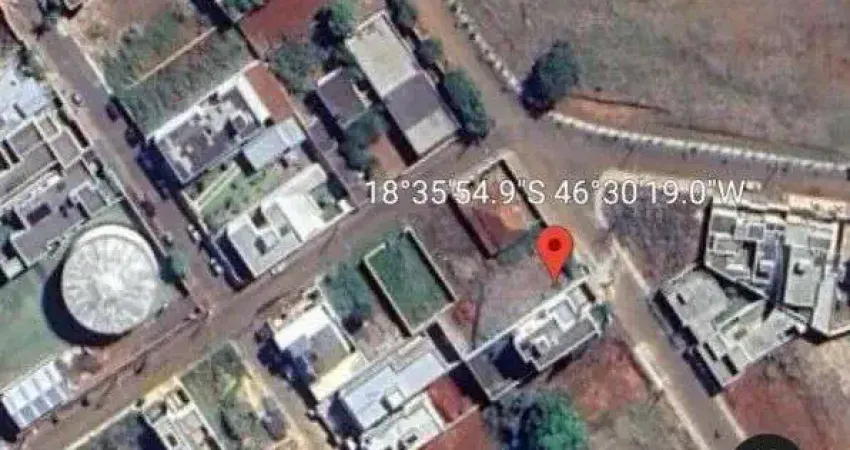 Terreno à venda na Rua Canadá, Boa Vista, Patos de Minas