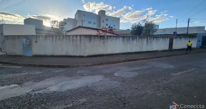 Terreno de esquina à venda na vila garcia – patos de minas | 280m² murado