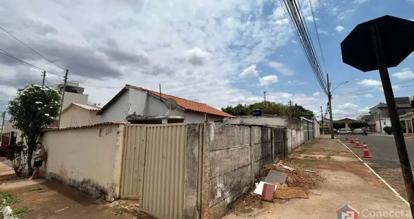Terreno de esquina com casa antiga à venda no bairro são francisco — excelente localização em patos de minas