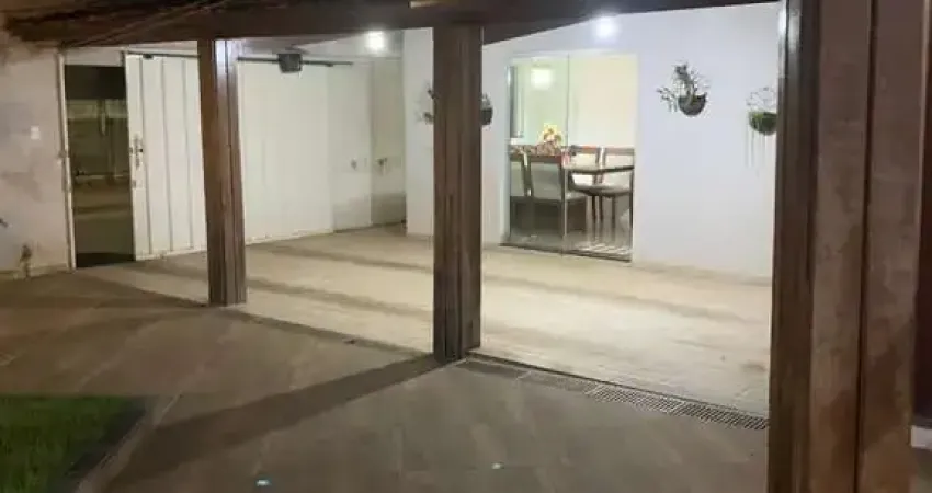 Casa à venda no centro de guimarânia-mg – 2 quartos, suíte e 176m²
