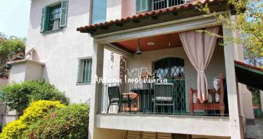 Casa com 03 dormitórios no Bairro Pacaembu - Cód.: 10769