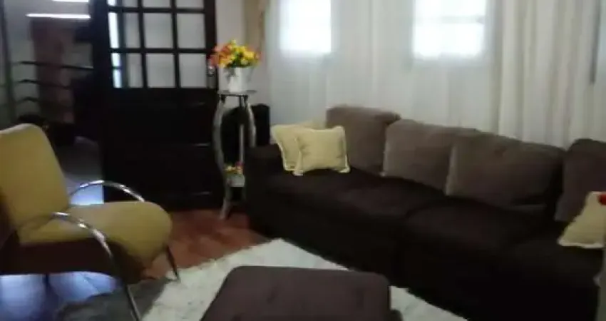Imperdível oportunidade de adquirir casa na Vila São Sebastião, Mogi das Cruzes-SP: 3 quartos, 1 suíte, 2 salas, 3 banheiros, 16 vagas de garagem, 273,56 m² - Confira!