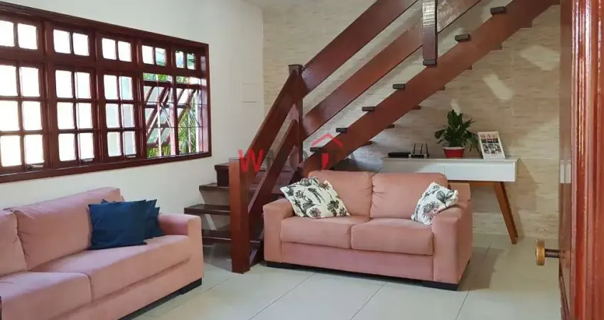 Imperdível! Casa à venda em Mogi das Cruzes-SP, Jardim São Pedro, 5 quartos, 1 sala, 2 banheiros, 3 vagas de garagem.
