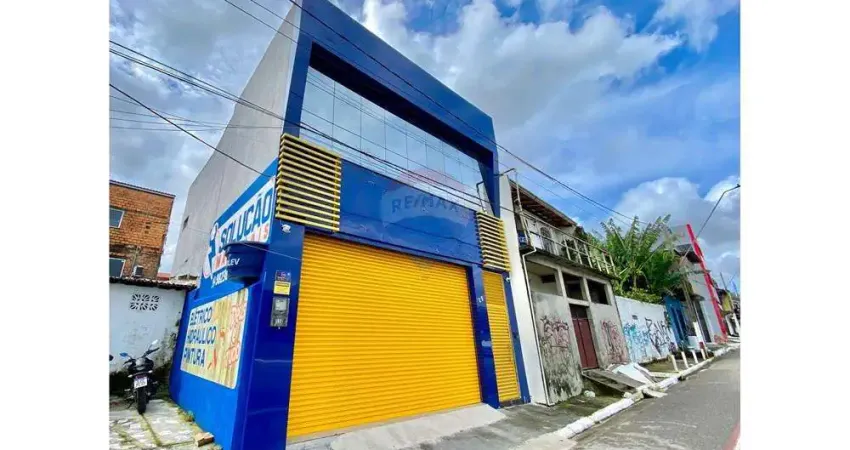Prédio comercial recém construído na Avenida centenário