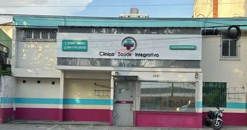 Prédio comercial com excelente estrutura, ideal para empresas, escritórios, clínicas ou instituições de ensino.