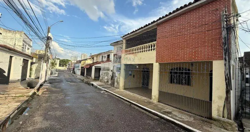 VENDA- Casa na Cidade Velha- 02 pavimentos- 04 quartos sendo 01 suíte- 01 vaga- 130m²- Belém-Pará