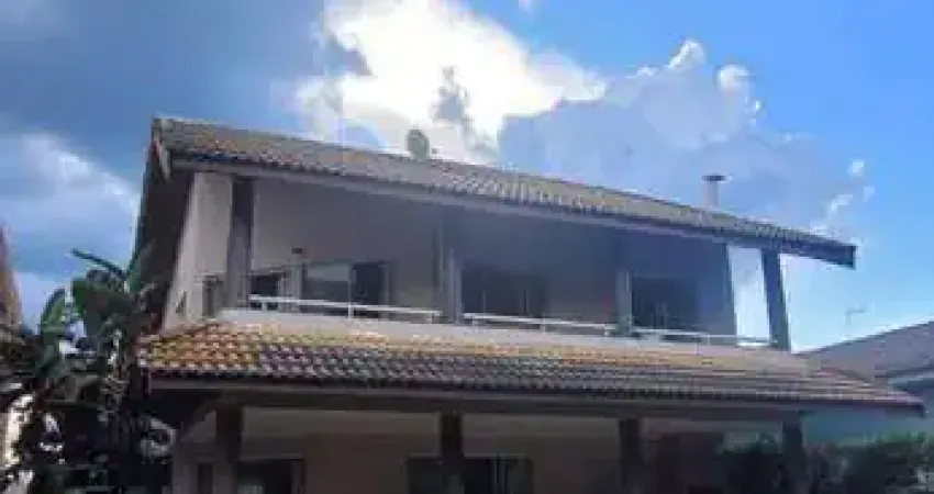 Casa a venda em condomínio fechado próximo ao cube de campo pro vida