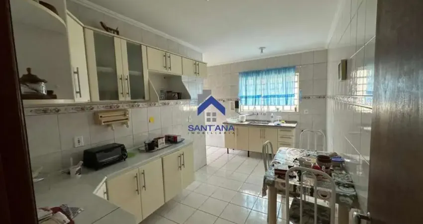 Casa de 125m² com 3 dormitórios com edícula no fundo no conjunto urupês no bairro da independência em taubaté/sp