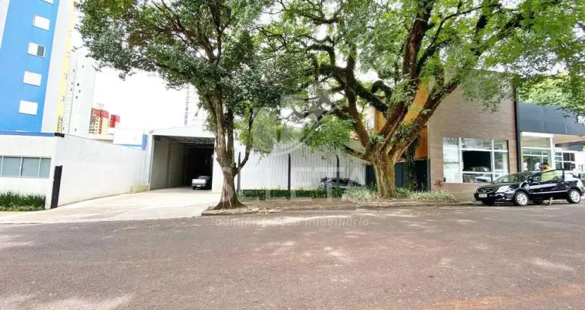 Barracão Comercial  com 700m  para Locação em Cascavel - PR