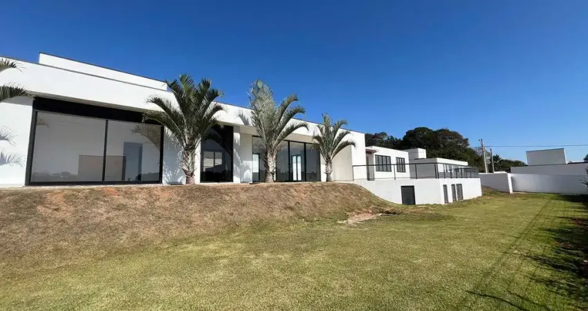 Casa à Venda em Atibaia c/ 3 Suítes - Condomínio Fechado Recanto Tranquilo!