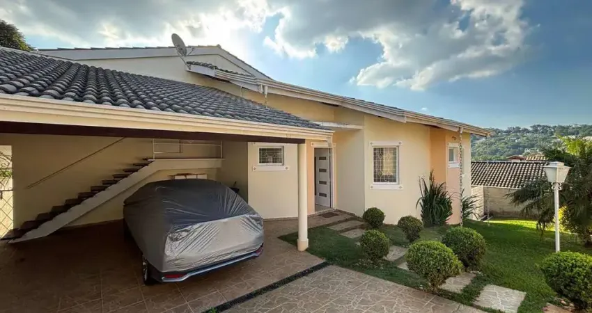 Casa à venda em Atibaia - Condomínio Fechado Próxima ao centro! R$1.600.000