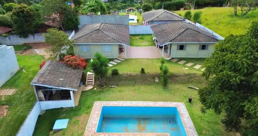 Chácara à venda em Atibaia/SP com 2 casas - Bairro do Tanque, por 780mil!