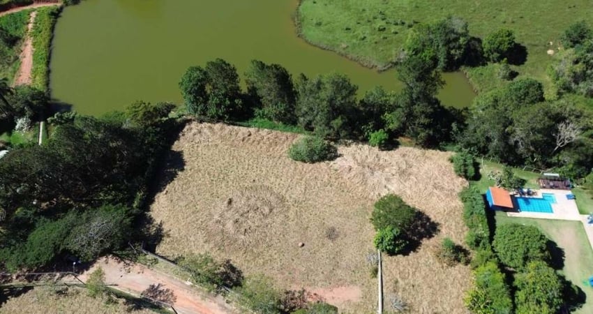 Terrenos à venda em Condomínio na região de Atibaia - Fundos pro Lago!