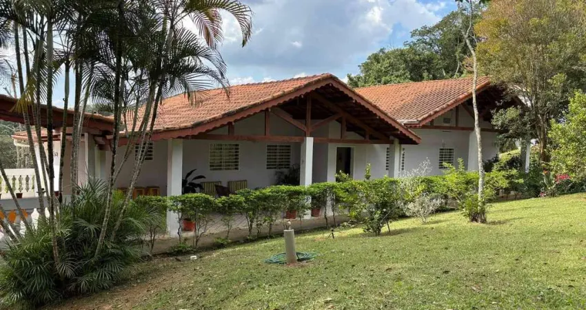 Linda Casa à venda em Mairiporã/SP - Condomínio Jardim 5 Lagos!